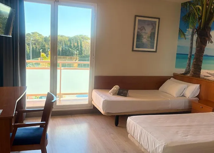 Paradise Hotel 3*